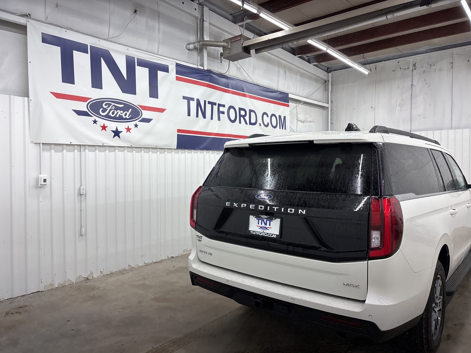 2025 Ford Expedition MAX photo 3