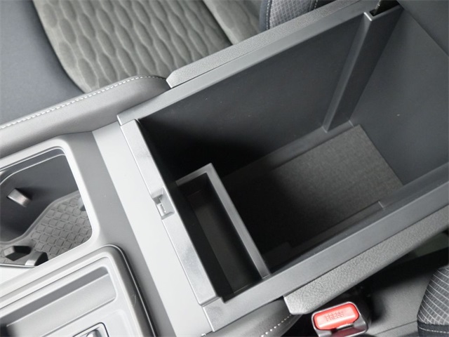 2025 Nissan Pathfinder S photo 28