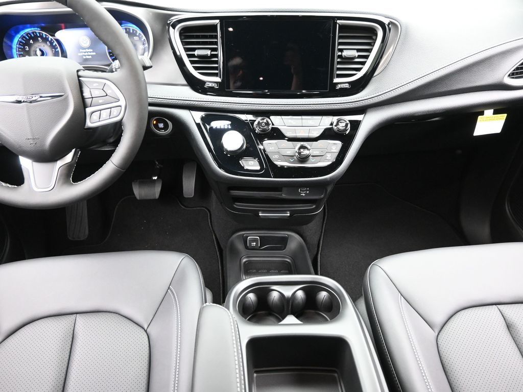 2026 Chrysler Pacifica photo 10