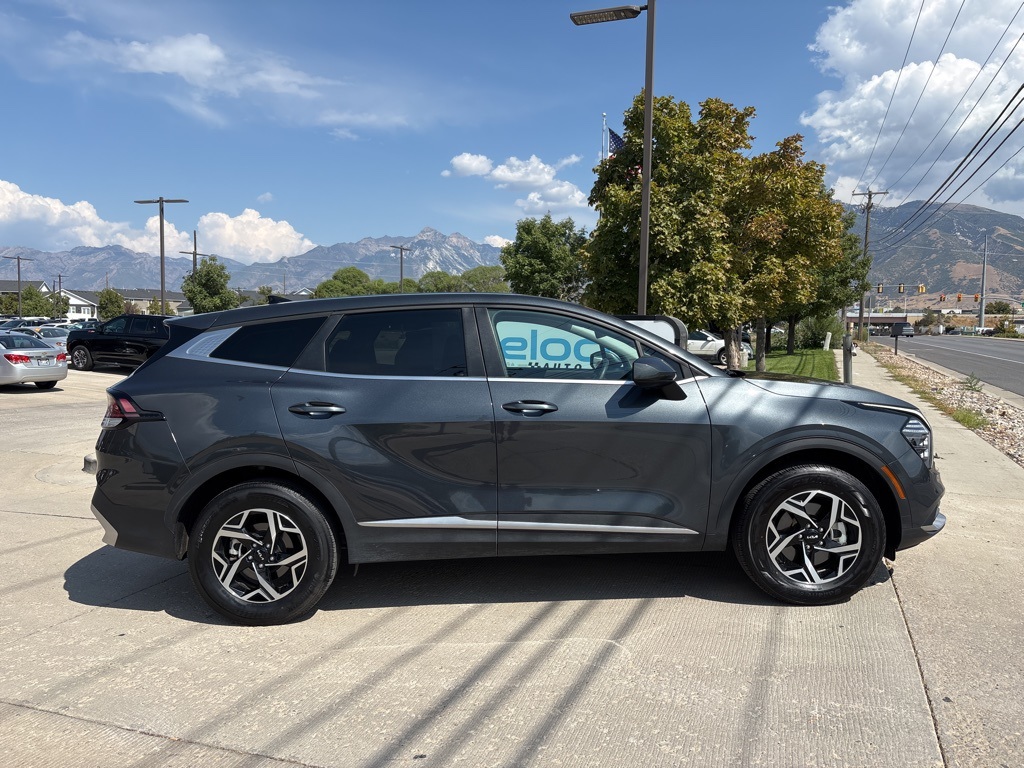 2024 Kia Sportage LX photo 3