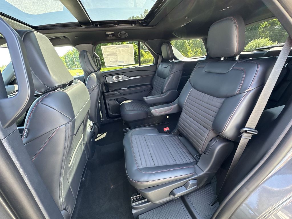 2025 Ford Explorer ST-Line photo 22