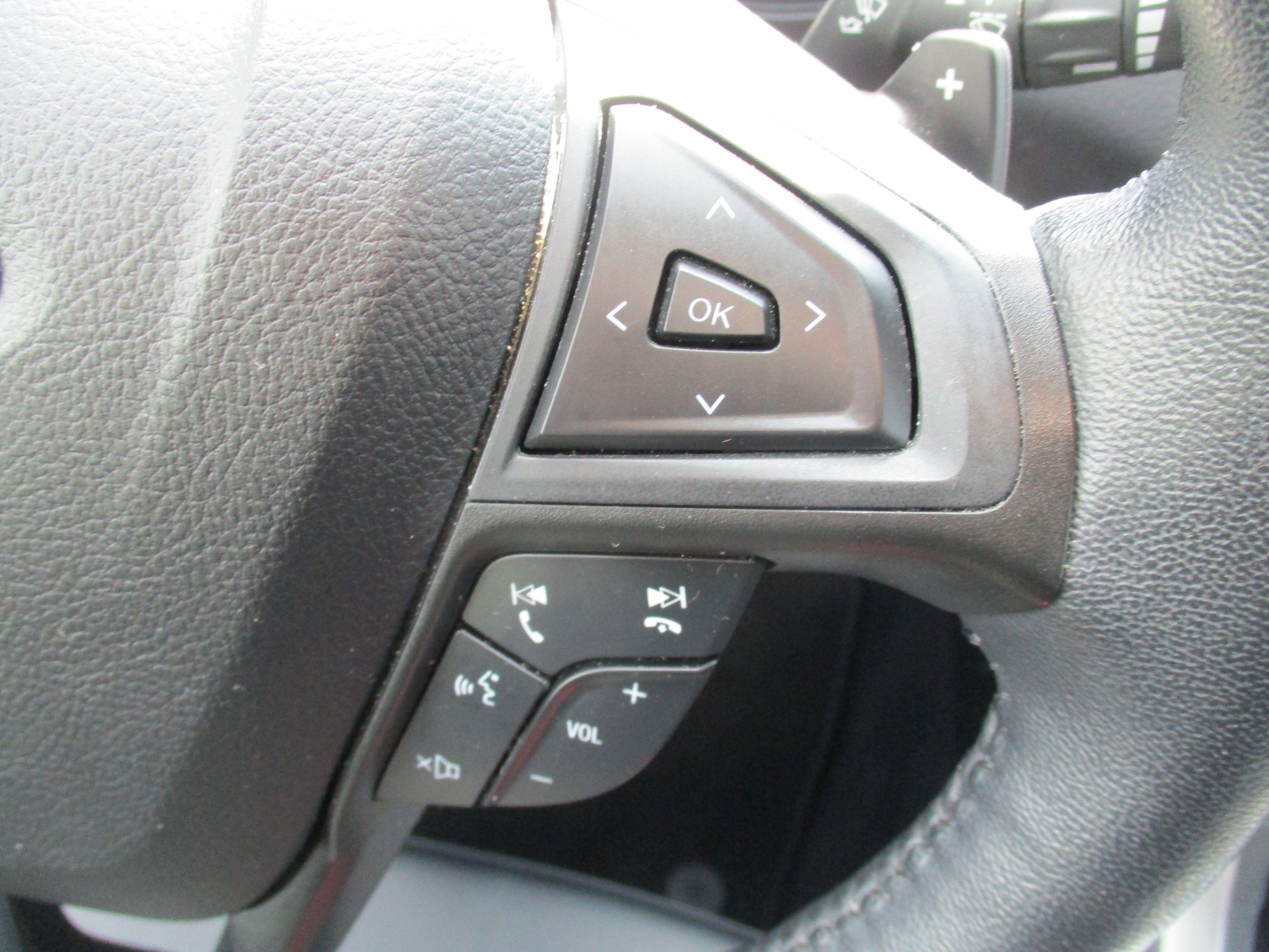 2022 Ford Edge SEL photo 27