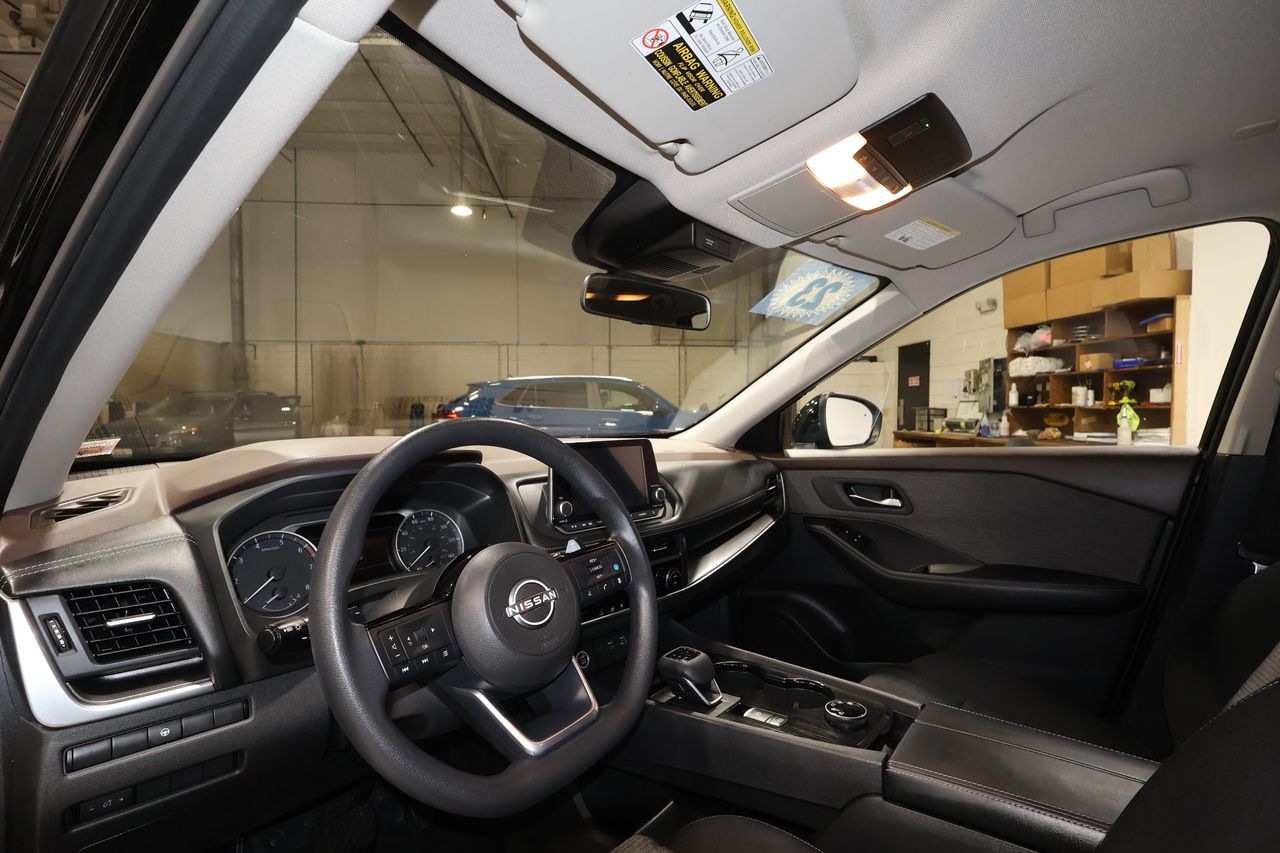 2023 Nissan Rogue SV photo 4