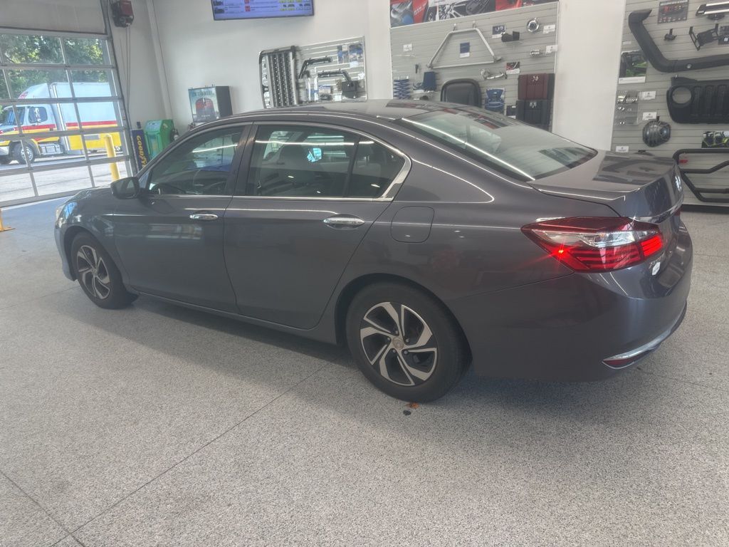 2017 Honda Accord LX photo 9