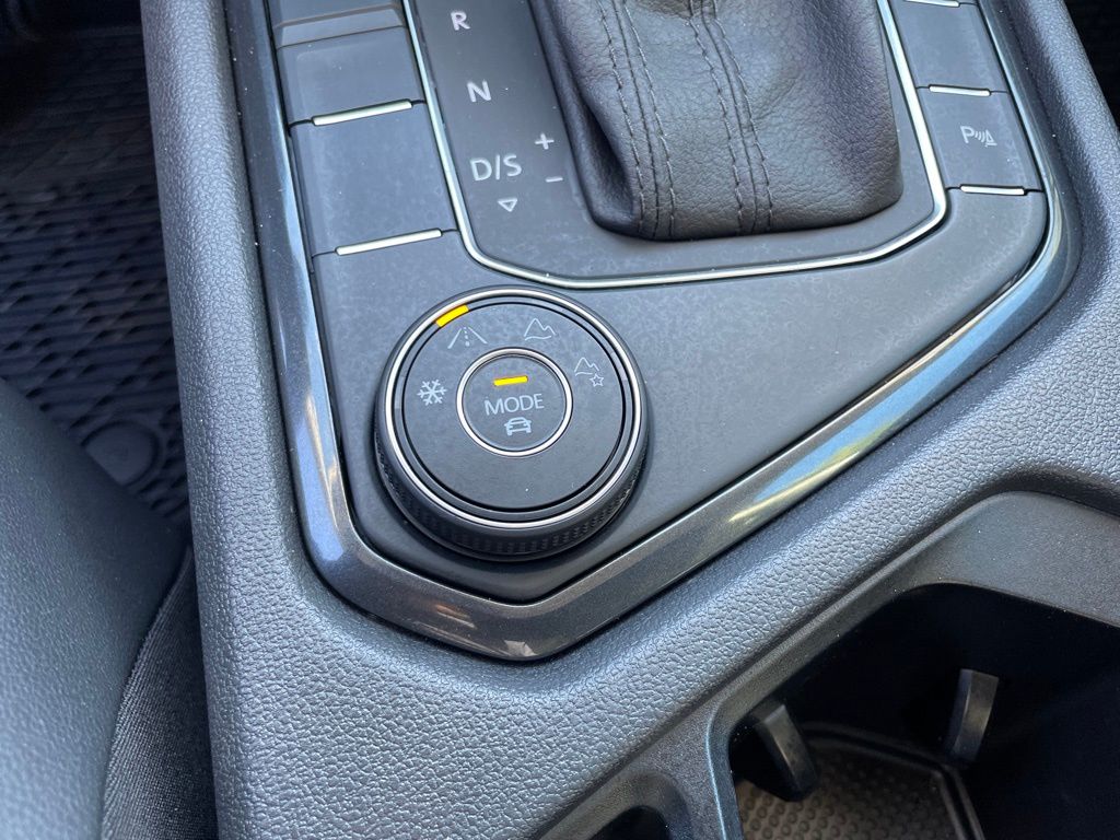 2019 Volkswagen Tiguan SEL Sport photo 21