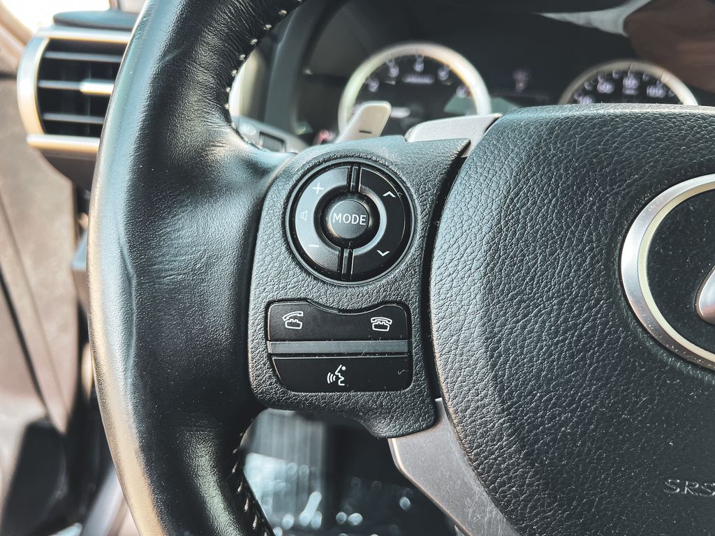 2016 Lexus IS 200t photo 23