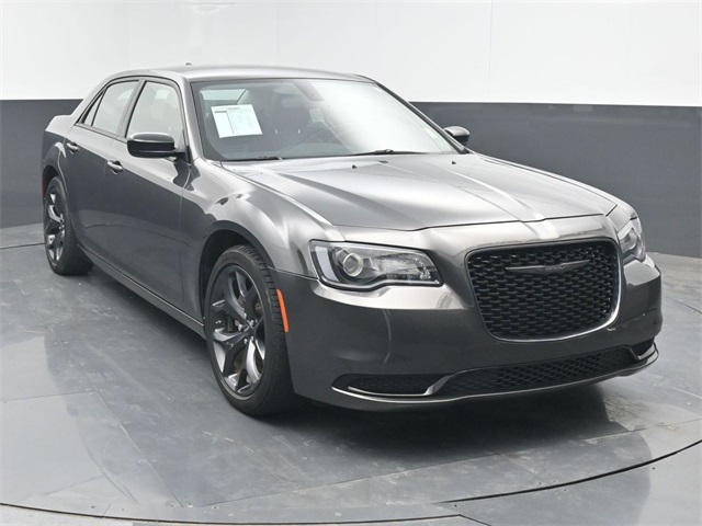 2023 Chrysler 300 Touring's photo