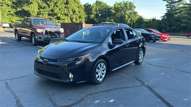 Used 2024 Toyota Corolla LE with VIN 5YFB4MDE8RP103955 for sale in Northfield, Minnesota
