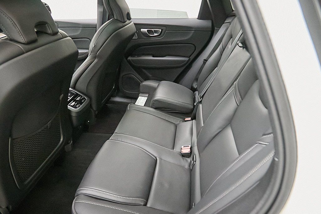 2023 VOLVO XC60 - Image 22