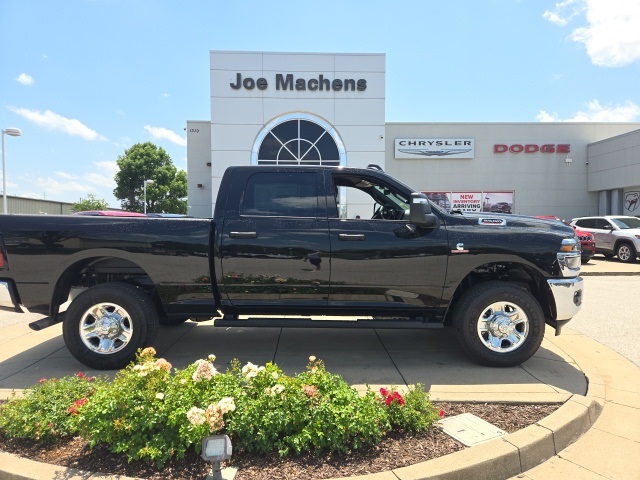 2025 Ram 2500 Tradesman photo 4