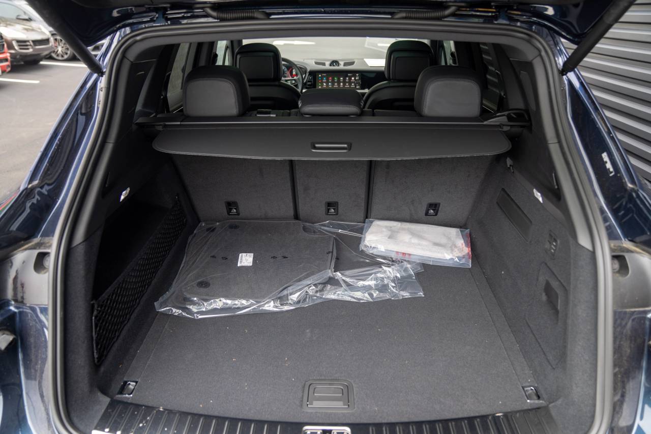2025 Porsche Cayenne photo 28