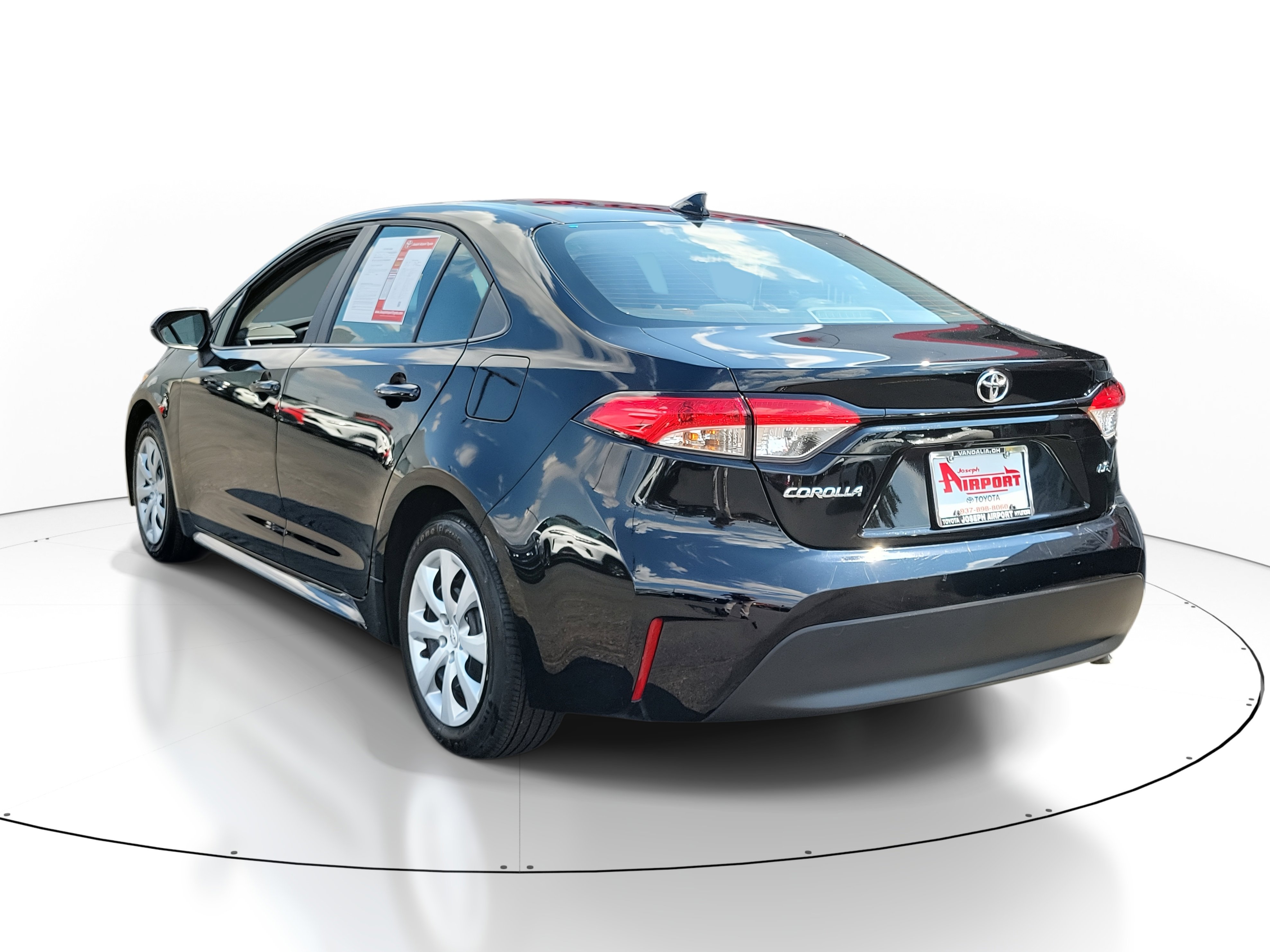 2024 Toyota Corolla LE photo 3