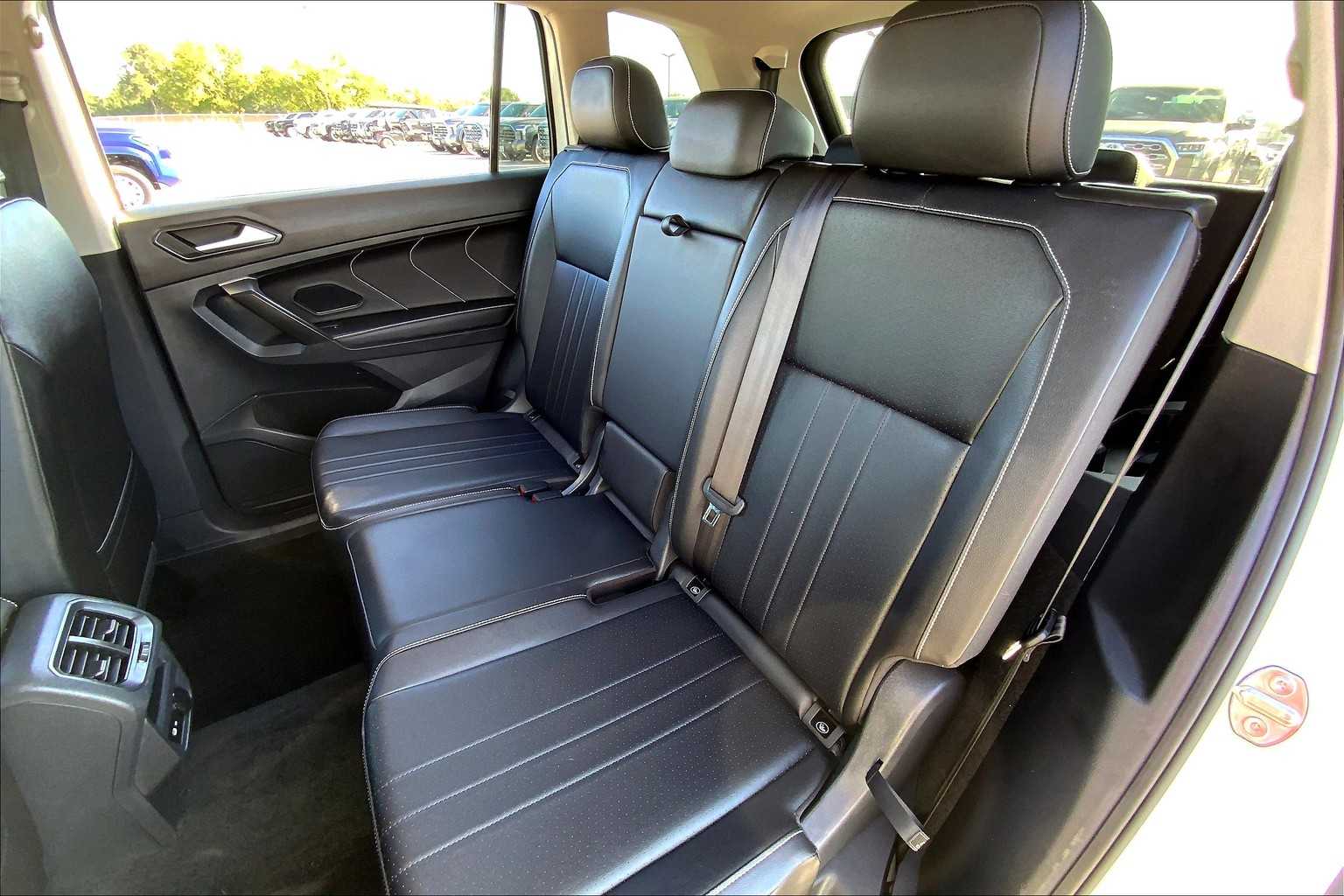 2024 Volkswagen Tiguan SE Wolfsburg Edition photo 18