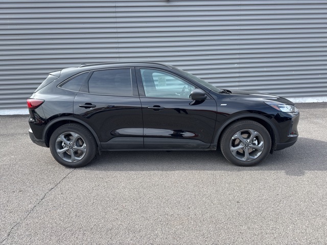 2025 Ford Escape ST-Line photo 2