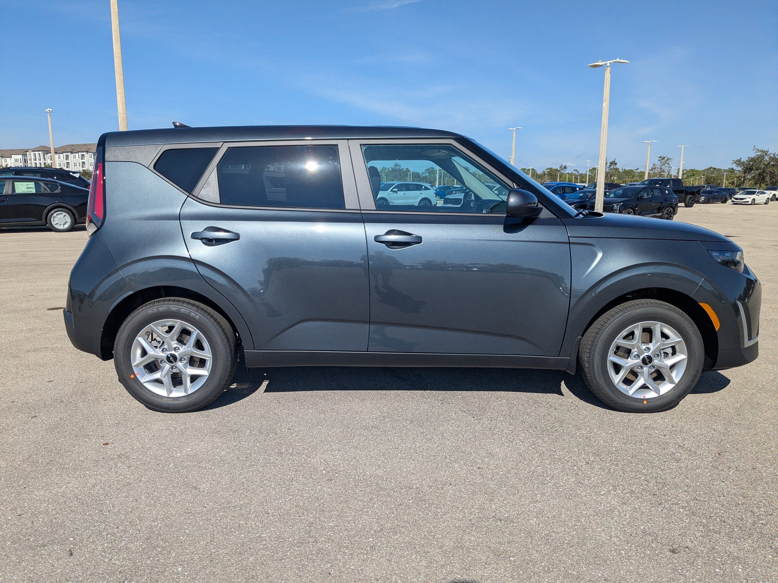 2025 Kia Soul LX S photo 3