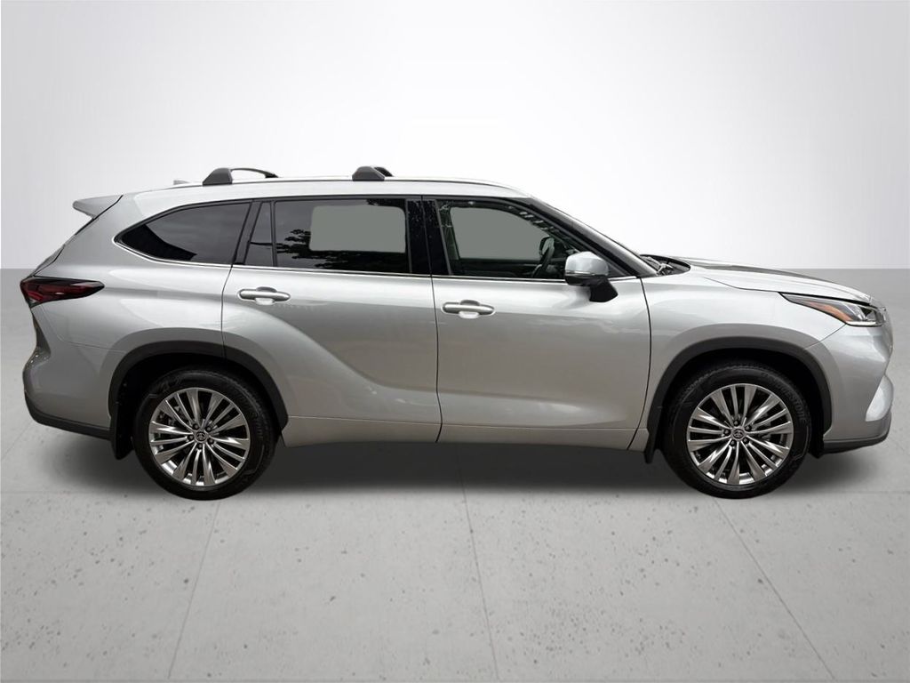 2024 Toyota Highlander Platinum photo 6