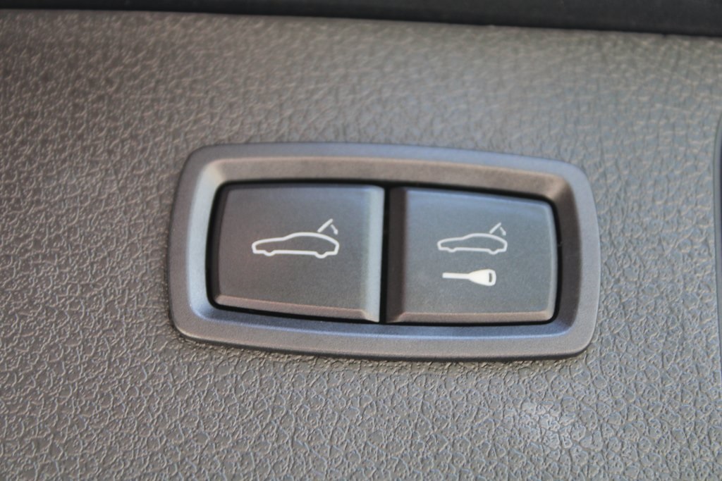 2022 Porsche Macan Base photo 4