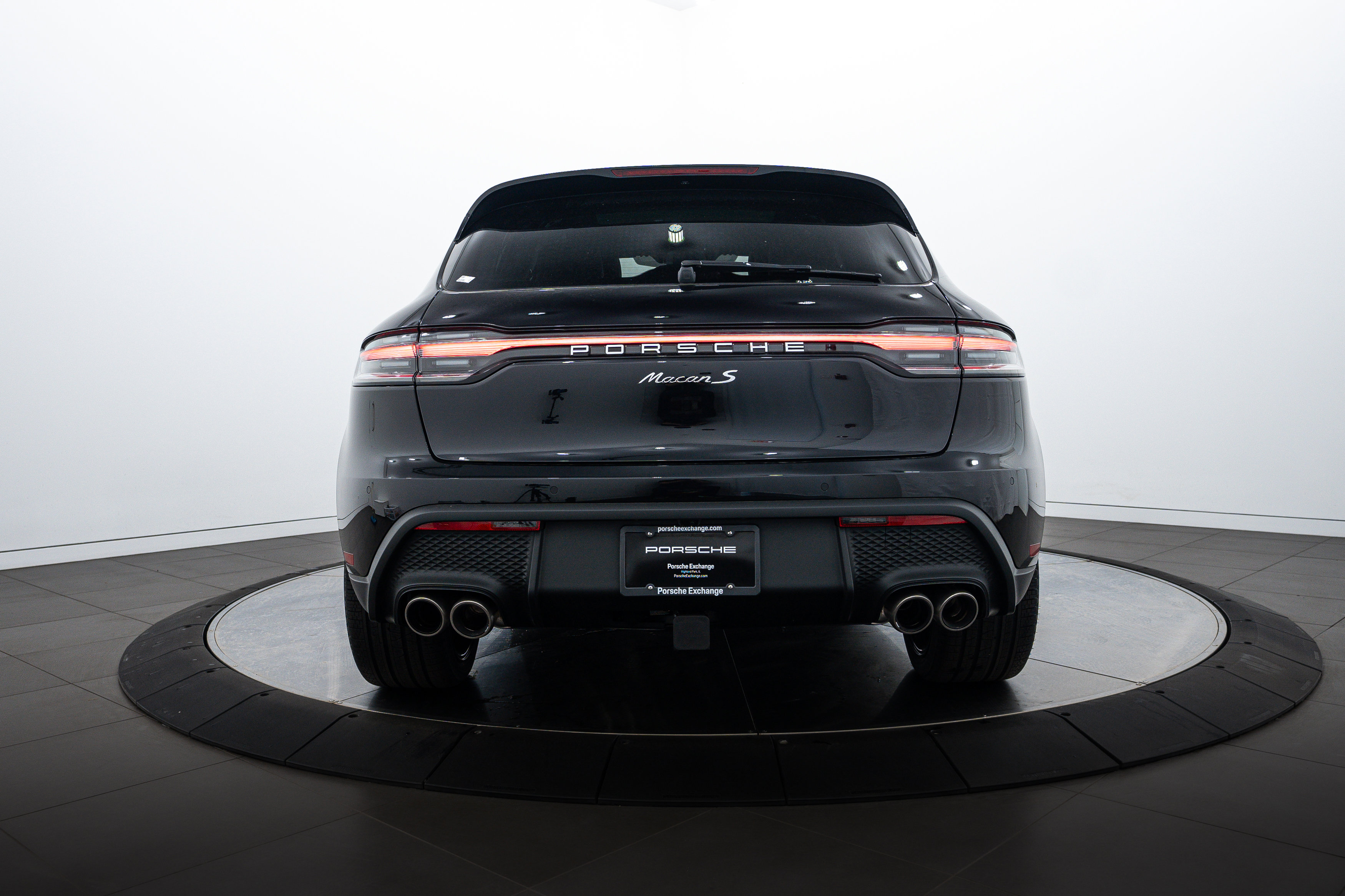 2025 Porsche Macan S photo 4