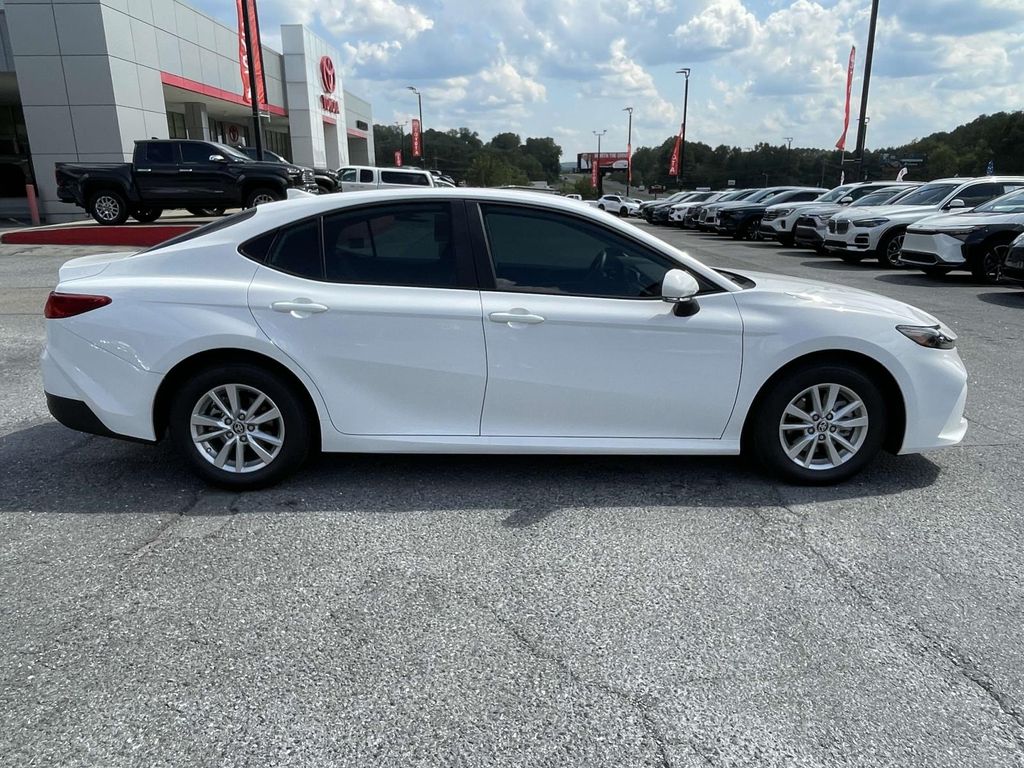 2025 Toyota Camry Hybrid LE photo 2