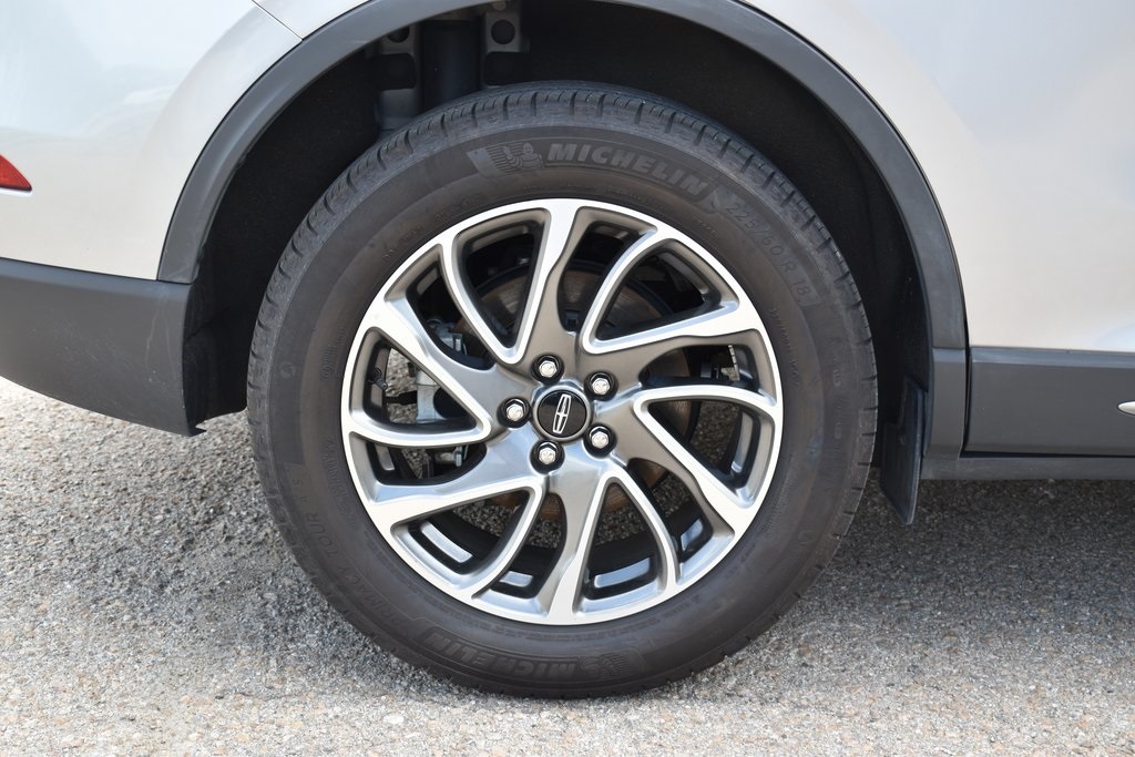 2021 Lincoln Corsair Standard photo 4