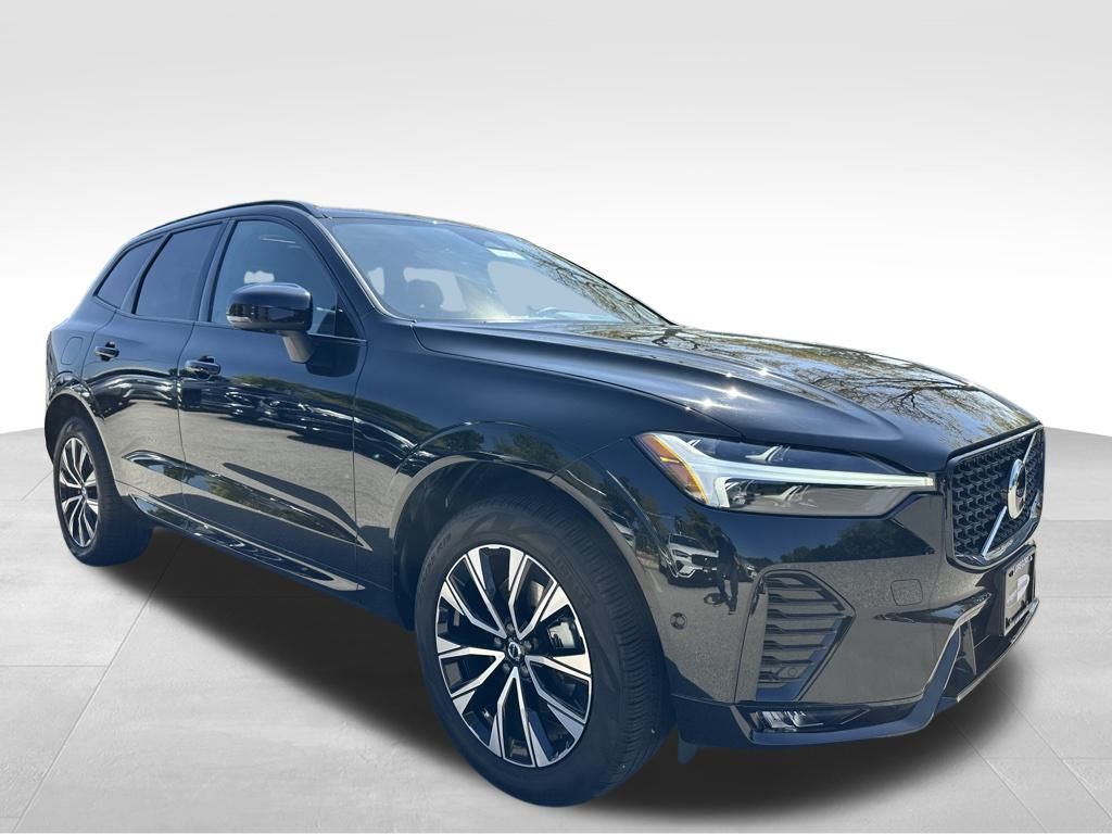 2025 Volvo XC60 B5 Plus photo 3