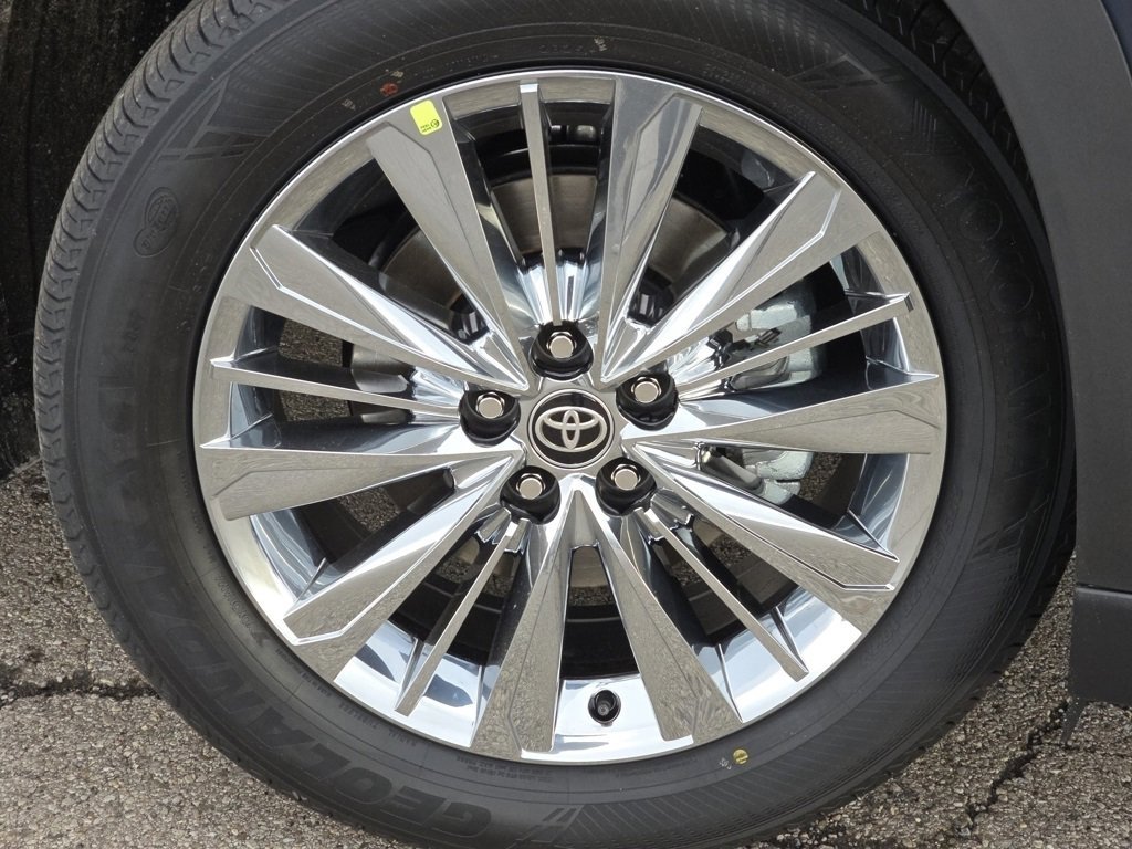 2026 Toyota Grand Highlander Platinum AWD photo 3