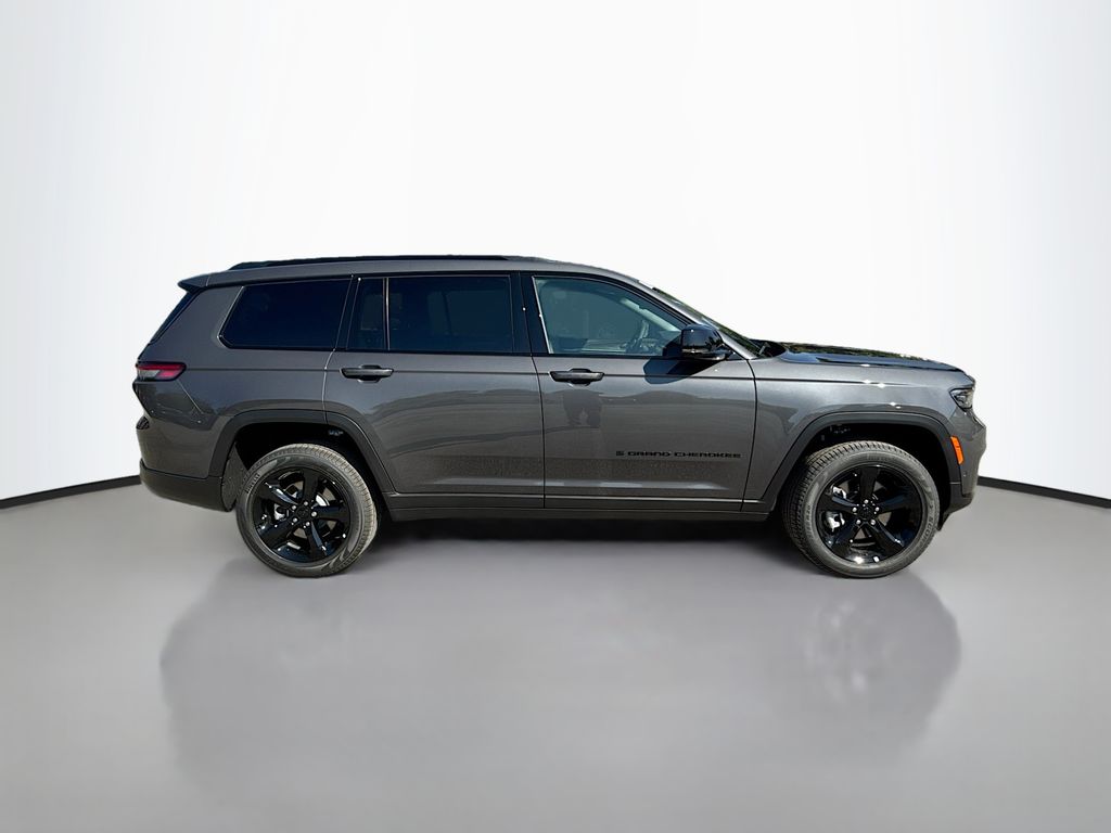 2025 Jeep Grand Cherokee Limited photo 2