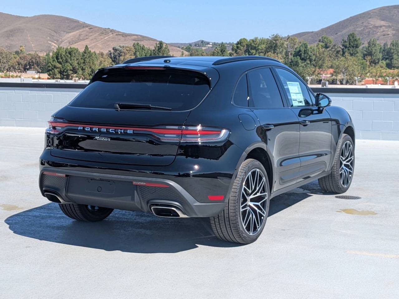 2026 Porsche Macan T photo 9