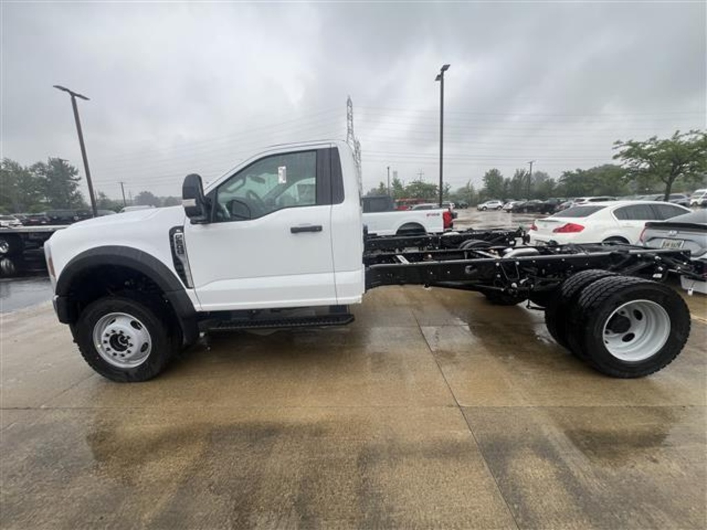 2025 Ford F-600 photo 4