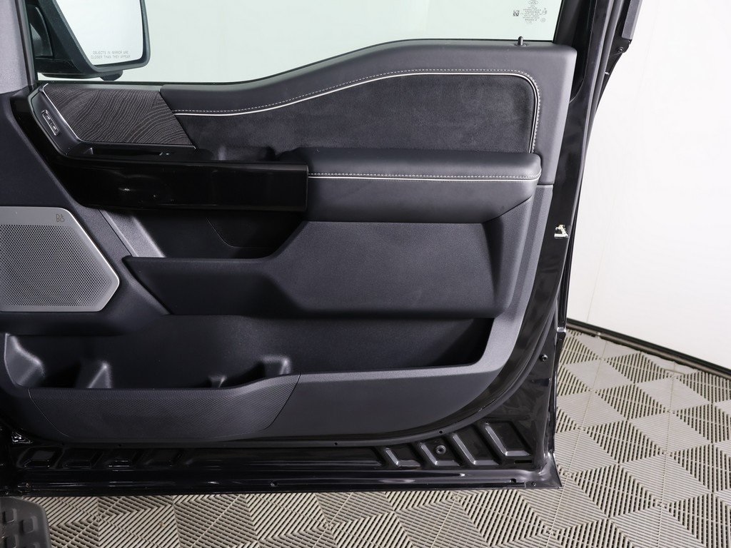 2023 Ford F-150 Lightning Platinum photo 16
