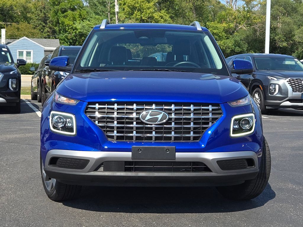 2024 Hyundai Venue Limited photo 4