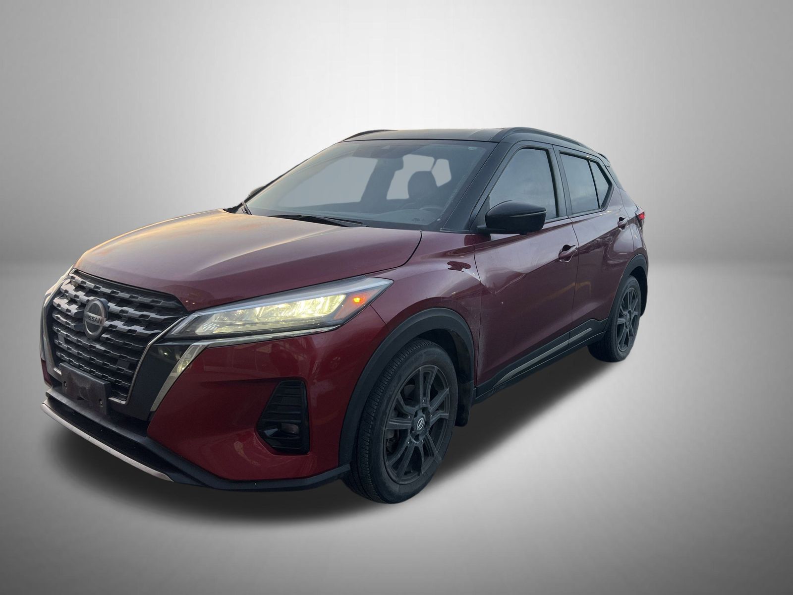 2021 Nissan Kicks SR's photo