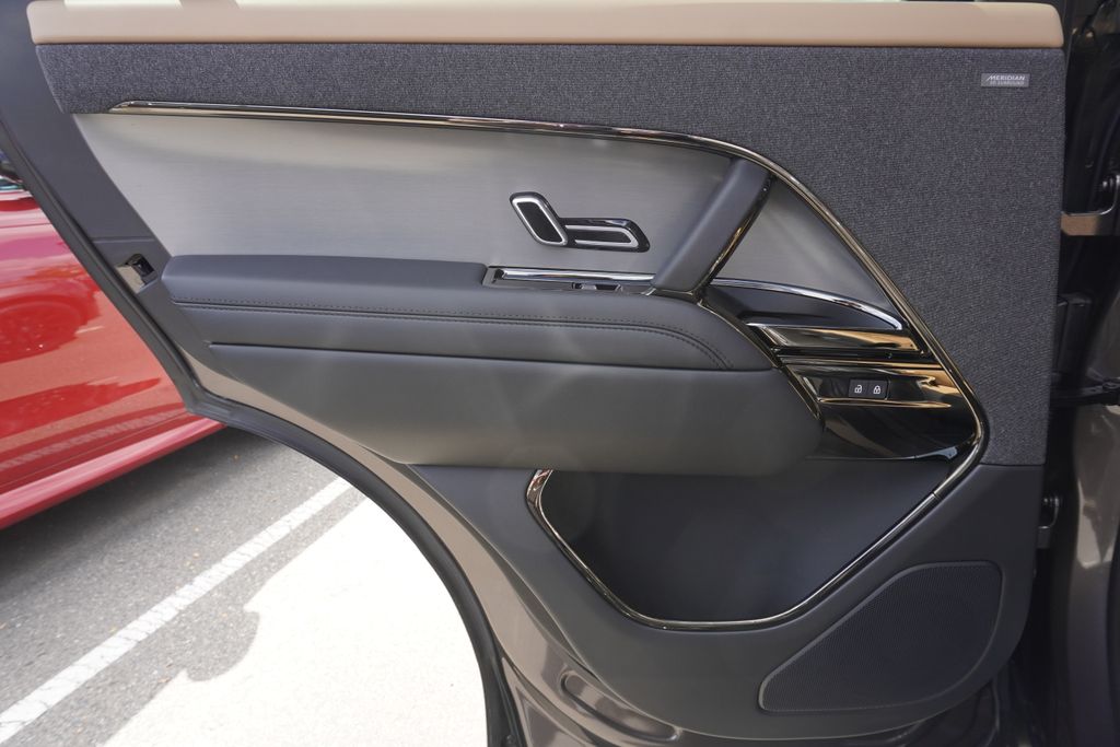 2025 Land Rover Range Rover Sport SE photo 27