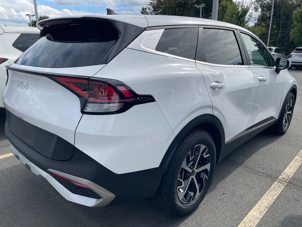 2024 Kia Sportage EX photo 2