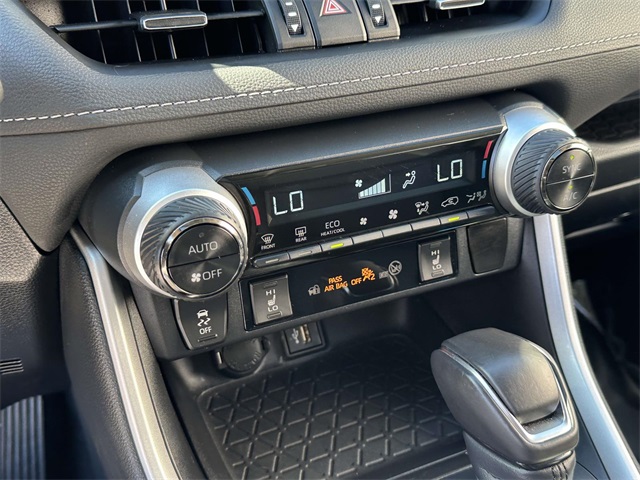 2024 Toyota RAV4 Hybrid XLE Premium photo 13