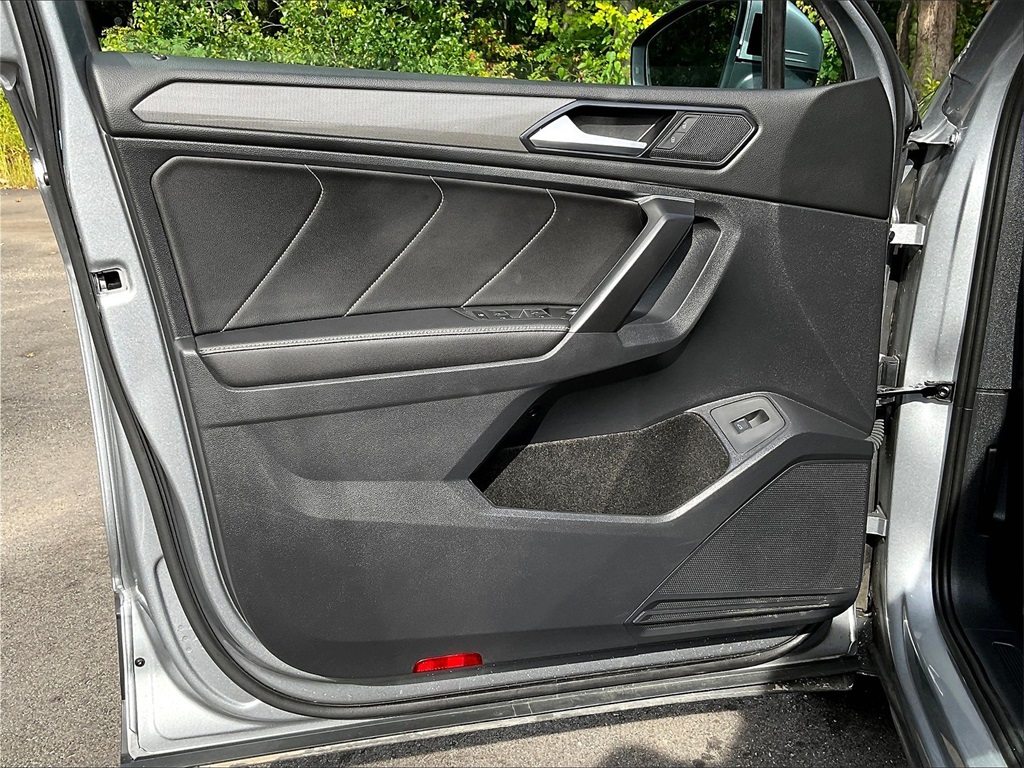 2024 Volkswagen Tiguan SE Wolfsburg Edition photo 8