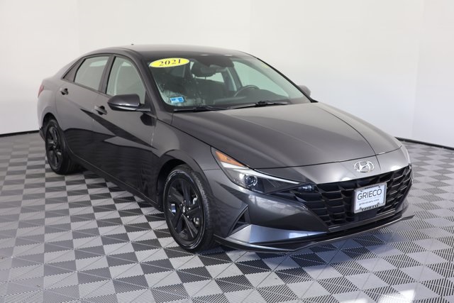 2021 Hyundai Elantra SEL's photo