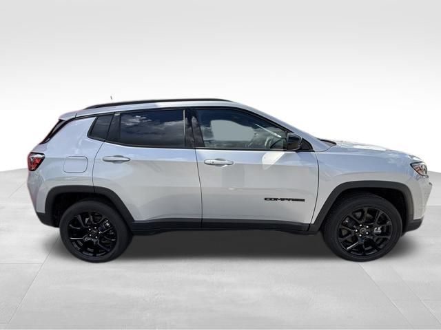 2026 Jeep Compass Latitude Altitude photo 4