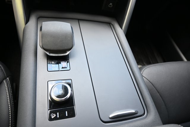 2023 Land Rover Discovery S R-Dynamic photo 33