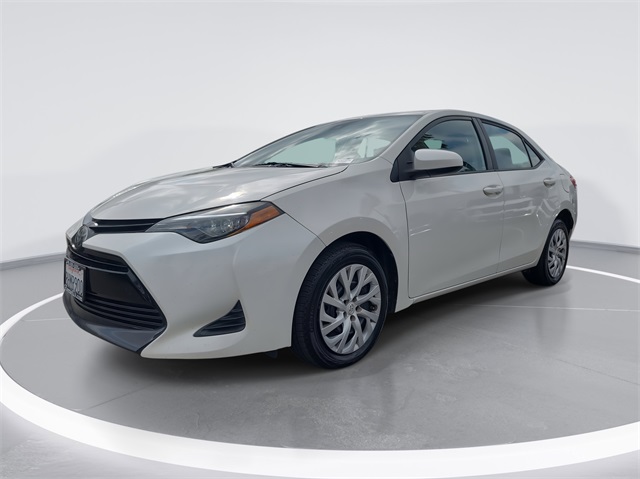 2019 Toyota Corolla LE photo 2