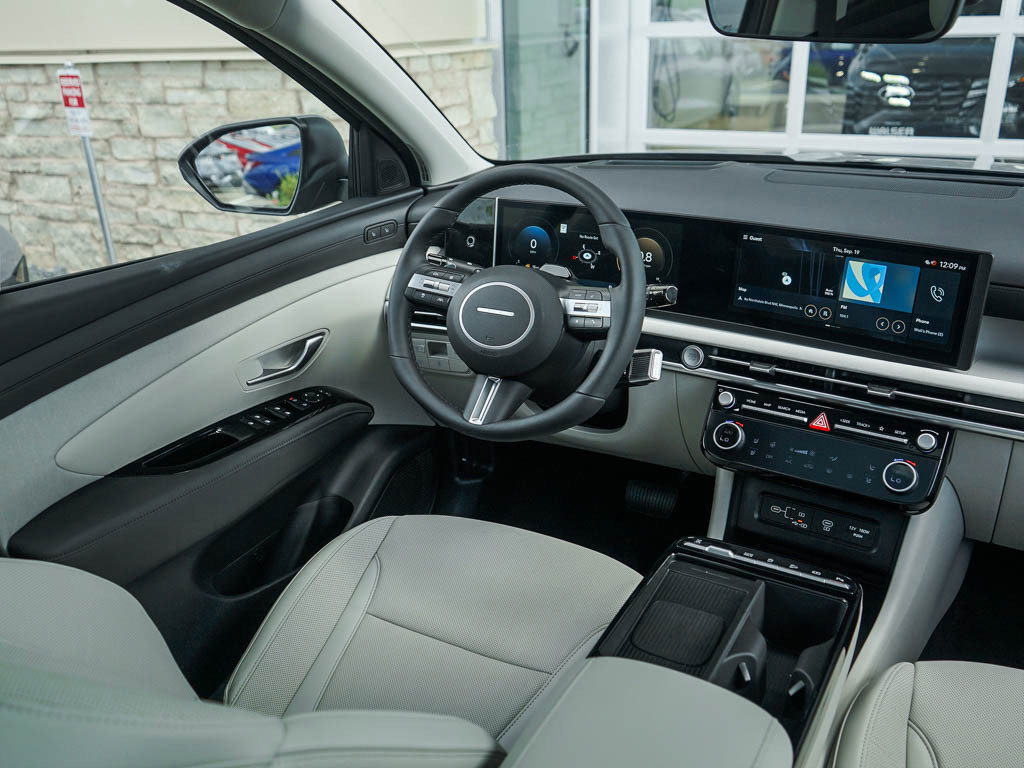 2025 Hyundai Tucson Limited photo 13