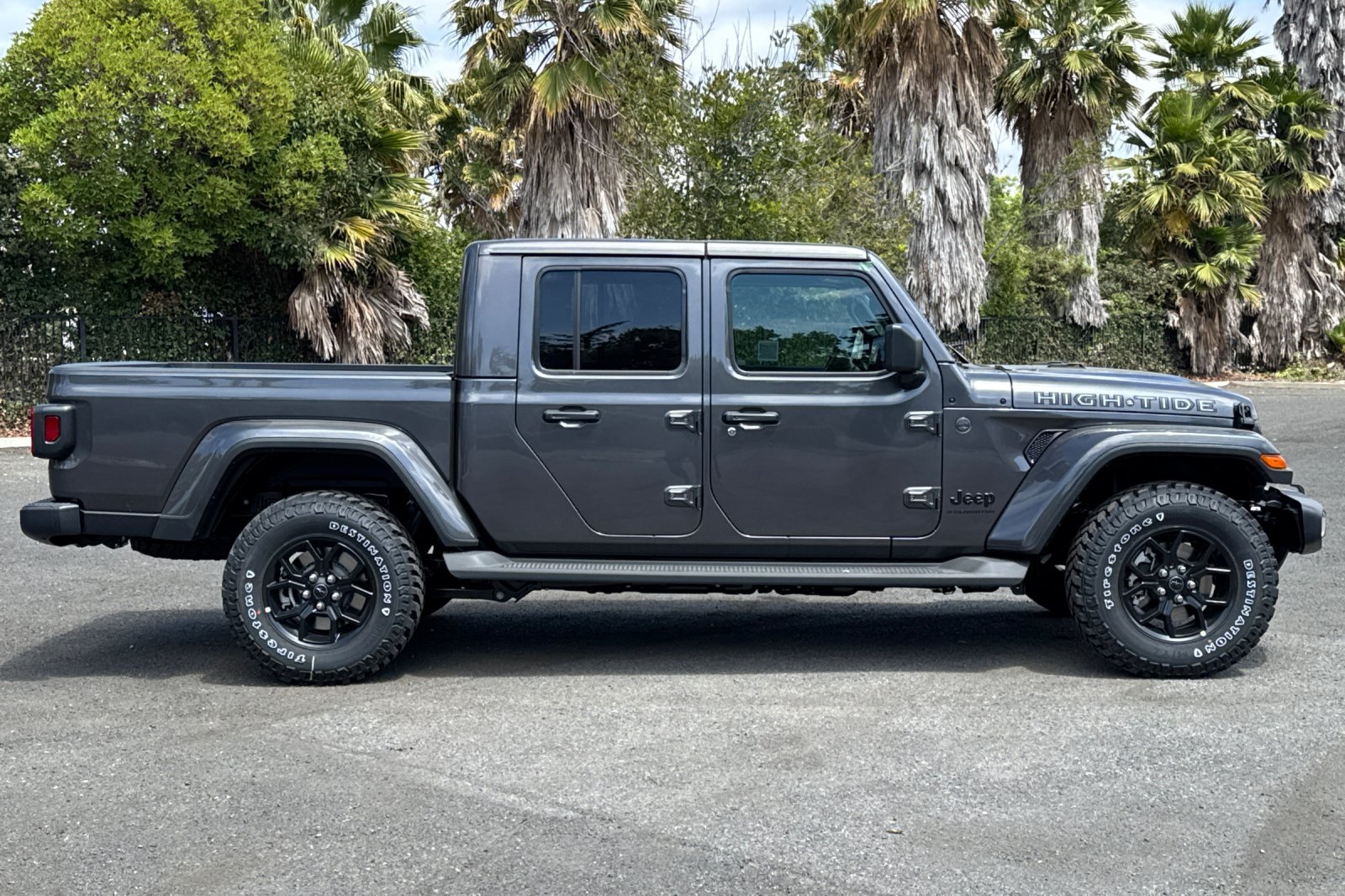 2025 Jeep Gladiator Sport photo 2