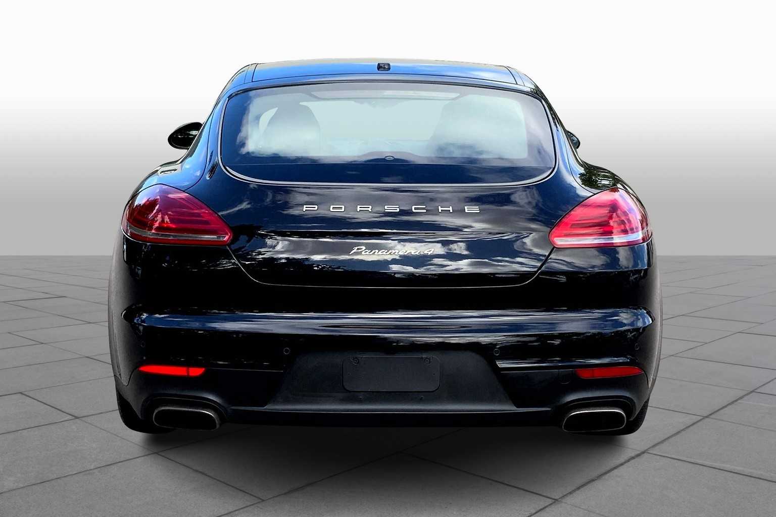 2016 Porsche Panamera 4 photo 4
