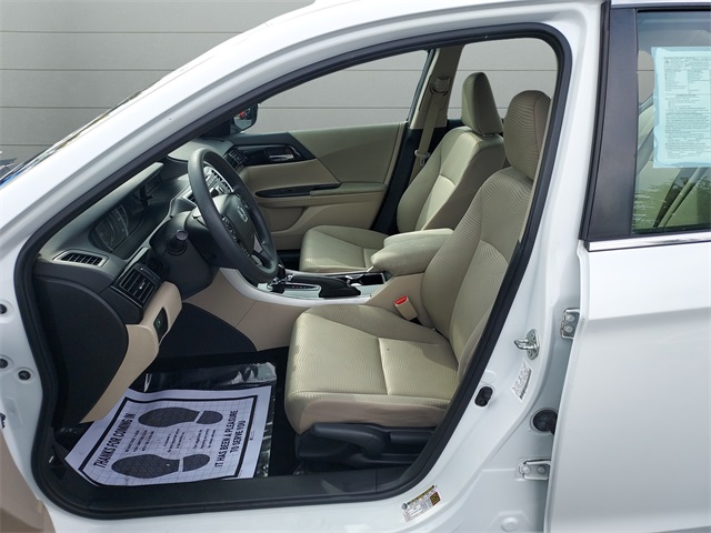 2017 Honda Accord LX photo 9