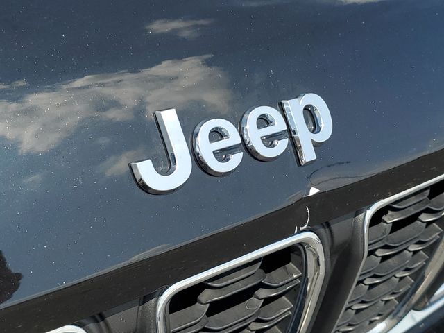 2022 Jeep Grand Cherokee Laredo photo 18