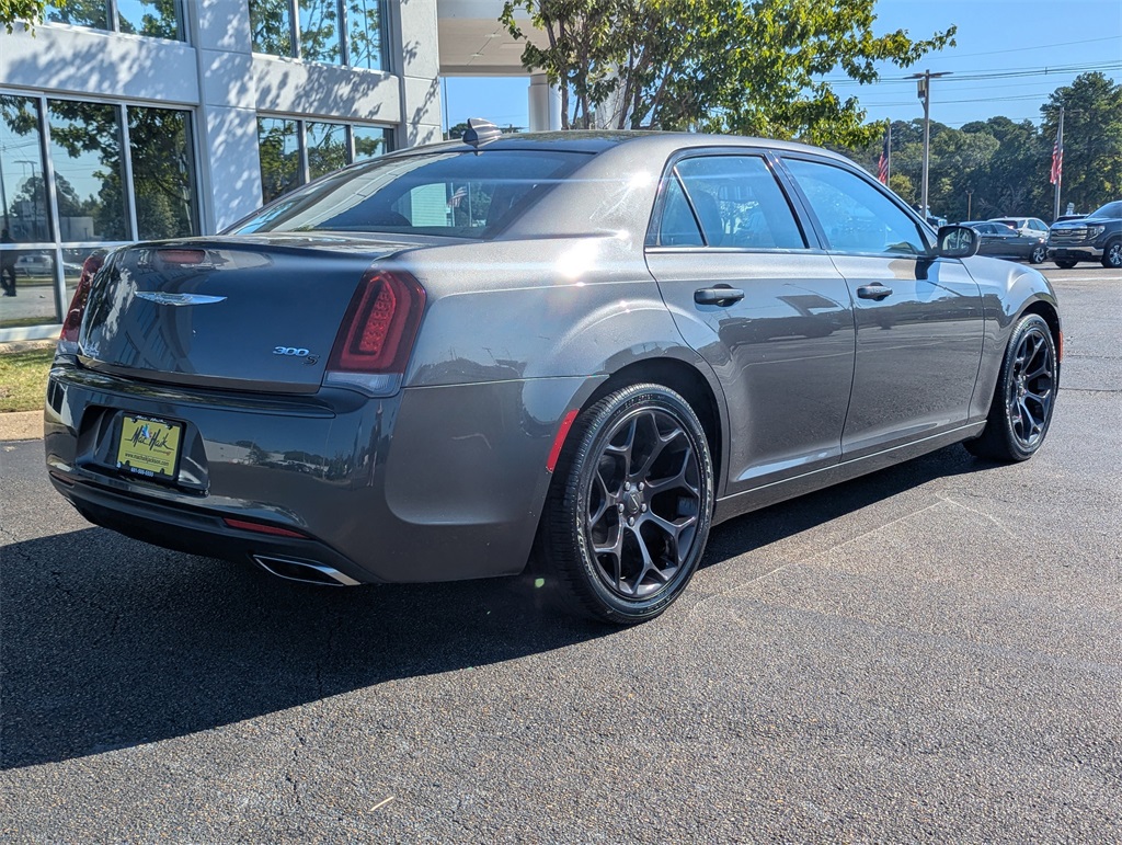 2019 Chrysler 300 S photo 3