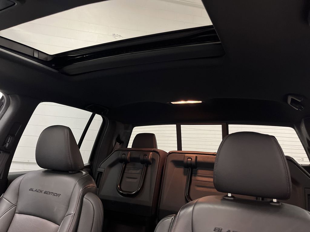 2021 Honda Ridgeline Black Edition photo 6