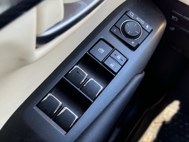 2021 Lexus NX 300 photo 8