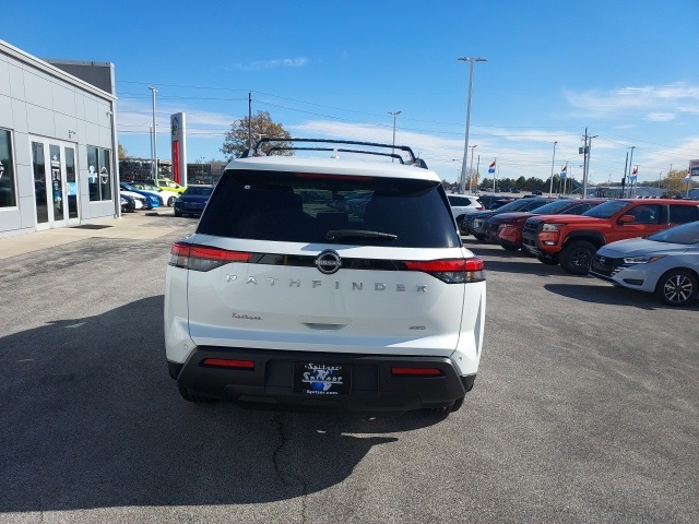 2025 Nissan Pathfinder SV photo 3
