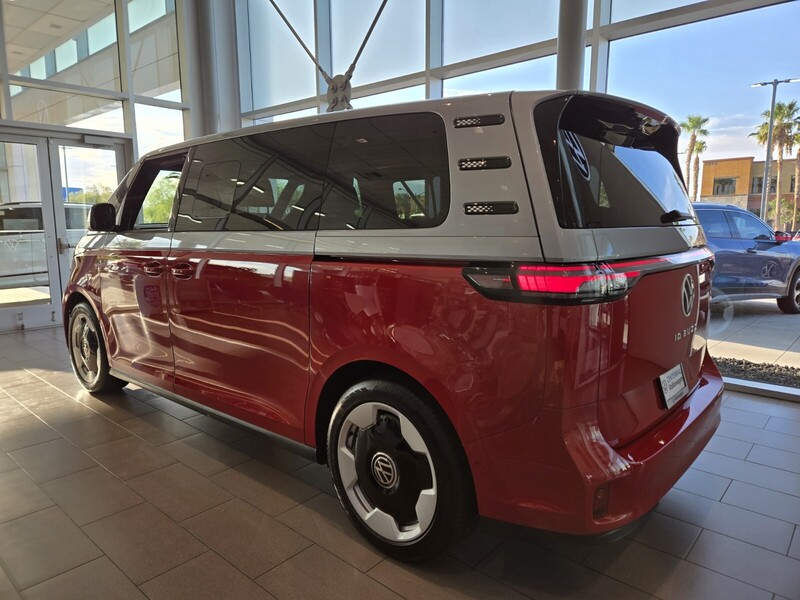 2025 Volkswagen ID. Buzz Pro Plus photo 2